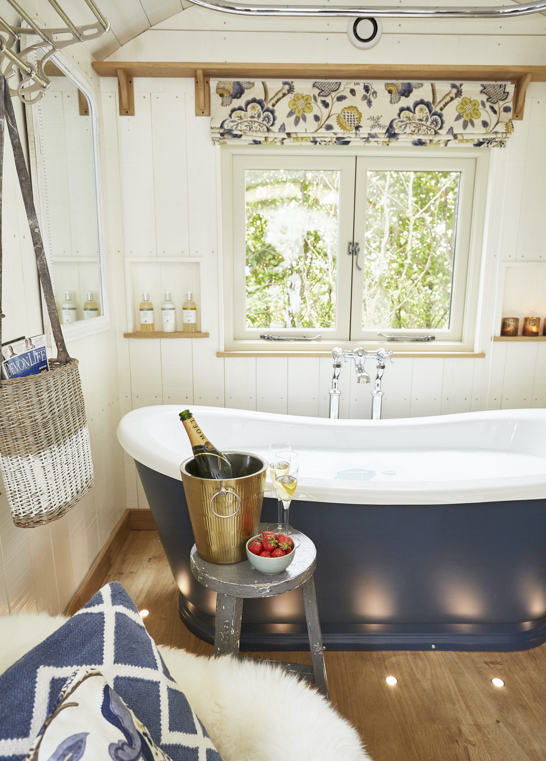 halcyon-luxury-shepherd-hut-holiday20161004_0044 Luxury glamping wild cabin Aurora Shepherd Hut Devon